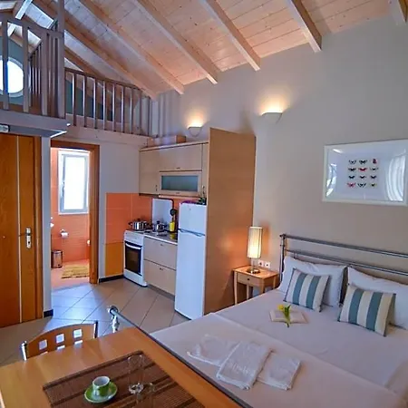 Theodora Hotel 3*